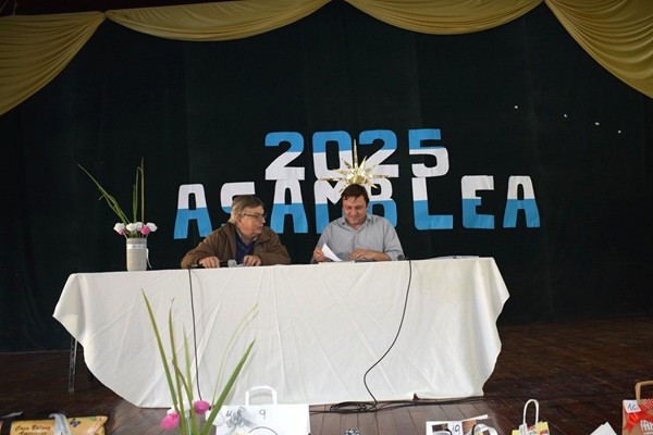 Asamblea_Residentes_Breenses_2025_presidencia.jpg