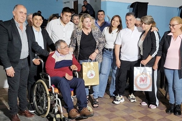 Cena_Municipales_25_Jubilacin_Comisario.jpg