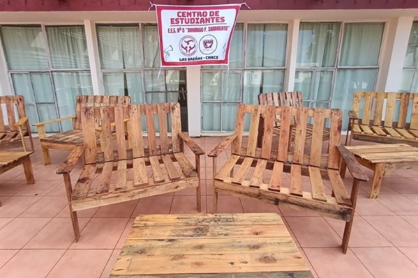 Centro_Estudiantes_sillones.jpg