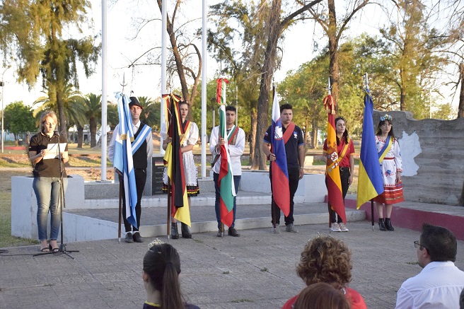 Colectividad_alemana_acto_banderas.jpg