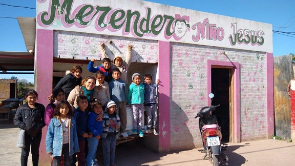 Merend_Valeria_y_nios.jpg