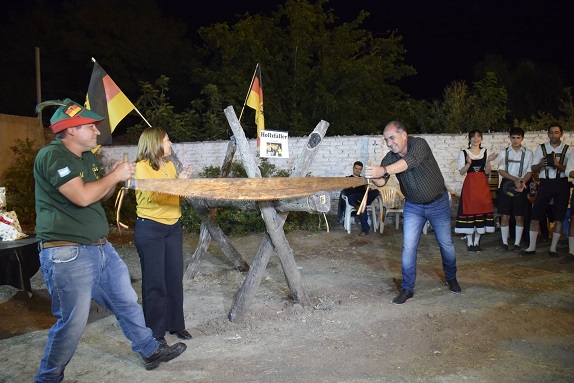 Oktoberfest_Juego_de_la_sierra.jpg