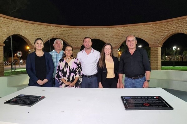 Plazoleta_italiana_autoridades.jpg