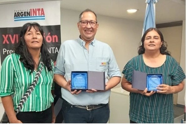 Premio_Argen_INTA_a_Pro_Huerta_Flix_Costa.jpg