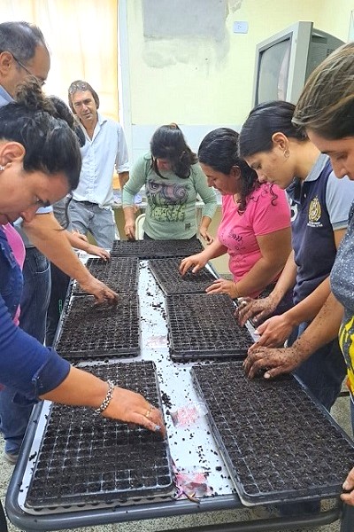 Taller_Huertas_Comunitarias_en_Esc_374_II.jpg